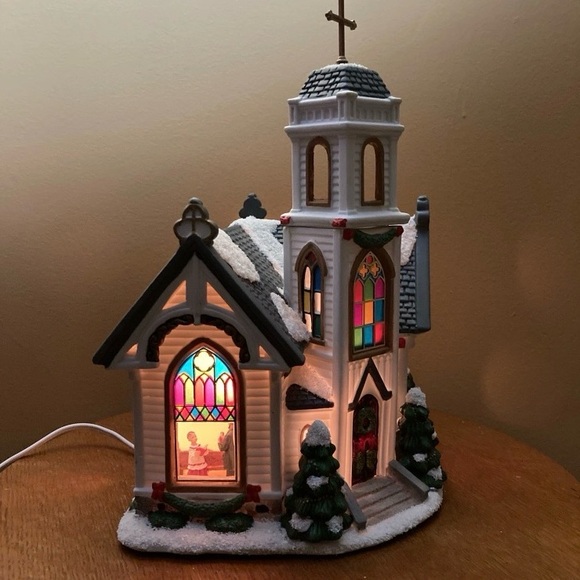 St. Nicholas Square Country Chapel Village Collection 
Illuminated Works - Picture 9 of 14